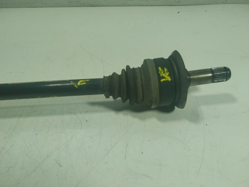 Recambio de transmision trasera izquierda para bmw serie 5 lim. (f10) 3.0 turbodiesel referencia OEM IAM  7581021AI 