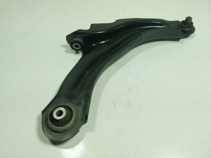 Recambio de brazo suspension inferior delantero derecho para renault zoe referencia OEM IAM   