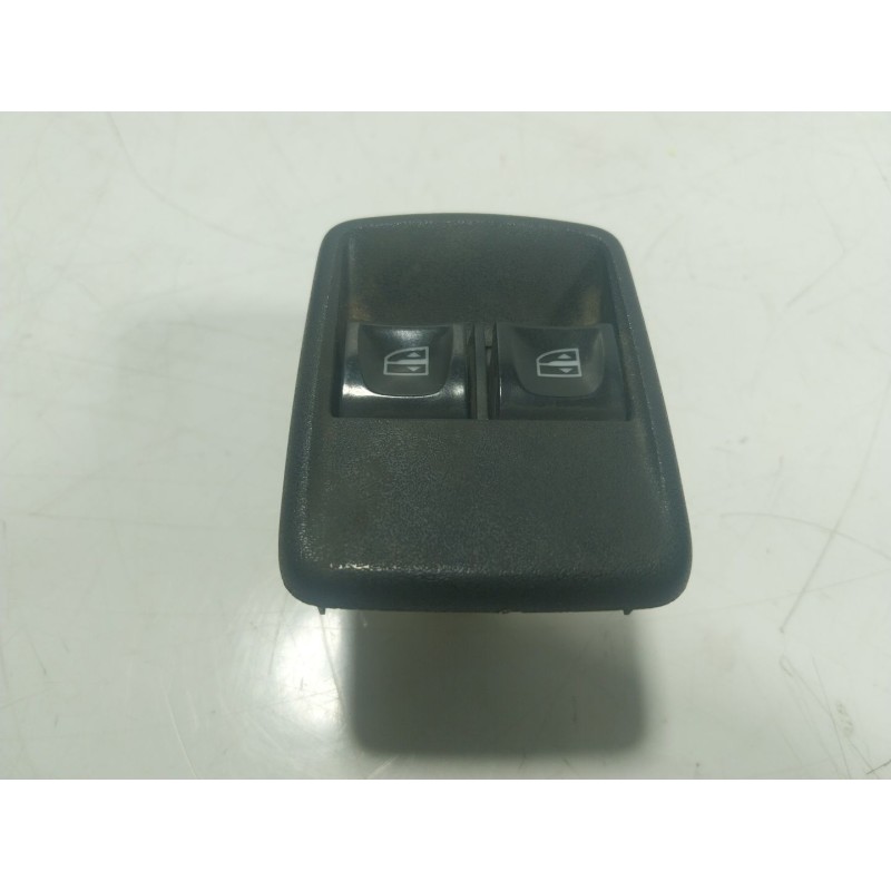 Recambio de mando elevalunas delantero izquierdo para dacia sandero 0.9 tce referencia OEM IAM  254117873R 