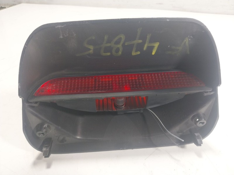 Recambio de piloto trasero central para dacia sandero 0.9 tce referencia OEM IAM   