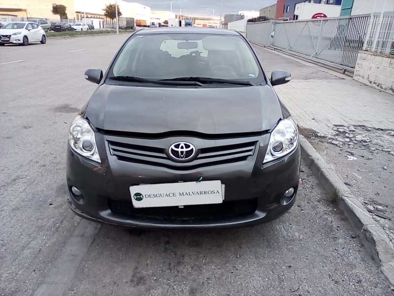 toyota auris del año 2010
