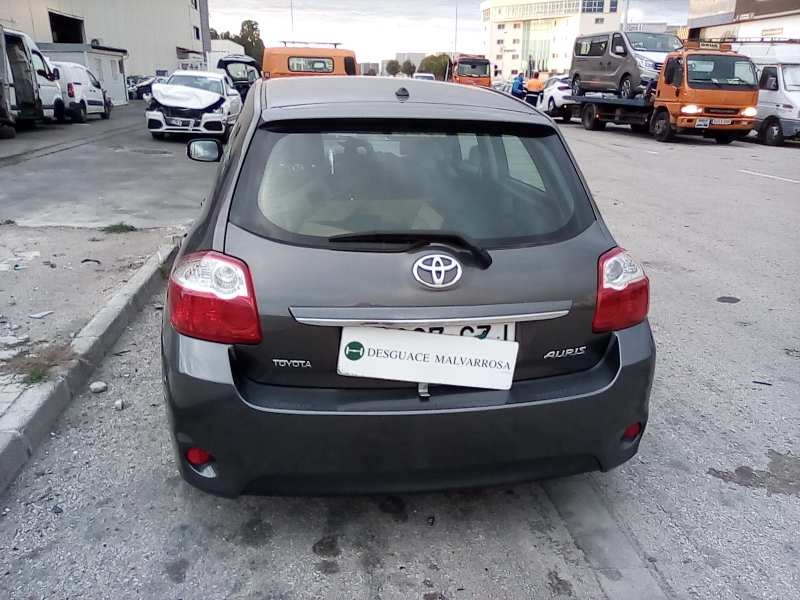 toyota auris del año 2010