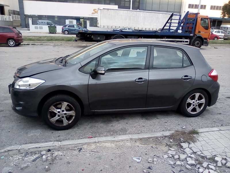 toyota auris del año 2010