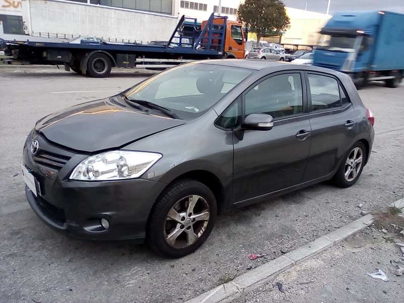 toyota auris del año 2010