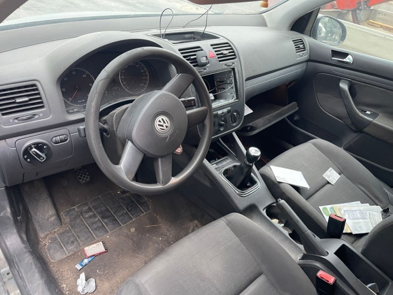 volkswagen golf v berlina (1k1) del año 2004