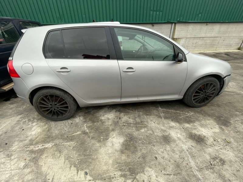 volkswagen golf v berlina (1k1) del año 2004