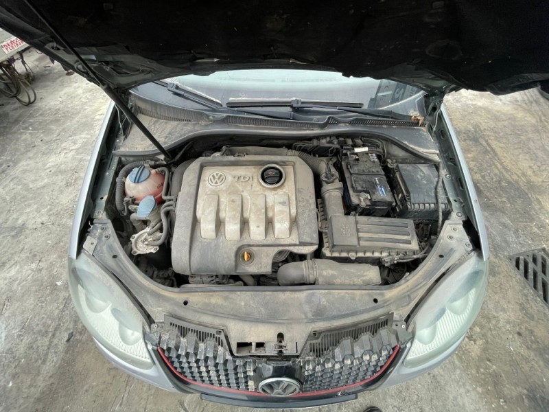 volkswagen golf v berlina (1k1) del año 2004