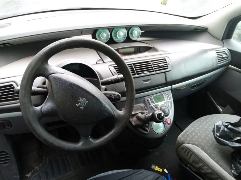 peugeot 807 del año 2003