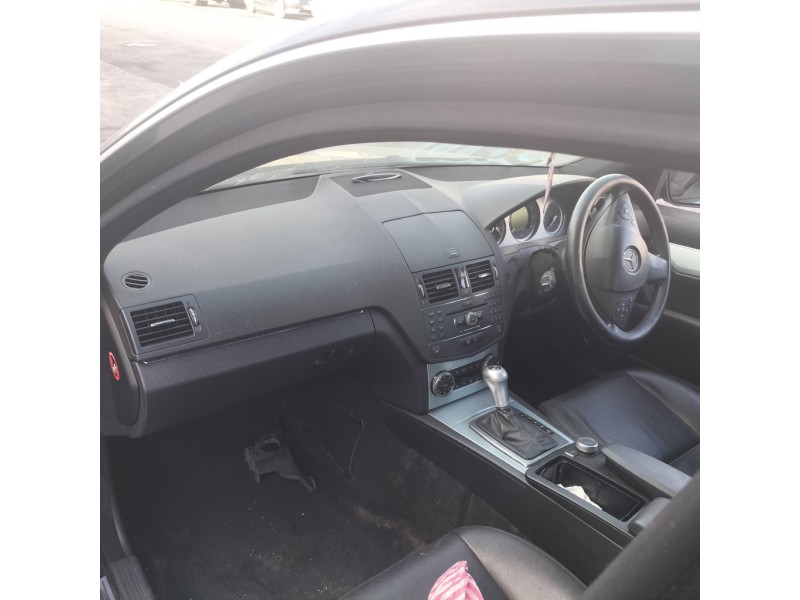 mercedes-benz clase c (w204) berlina del año 2007