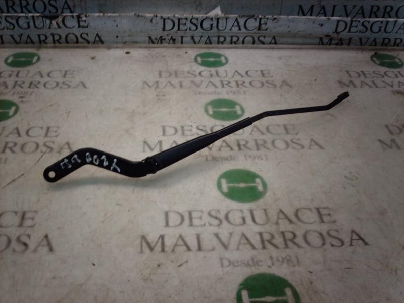 Recambio de brazo limpia delantero derecho para citroën saxo 1.4 plaisir referencia OEM IAM   