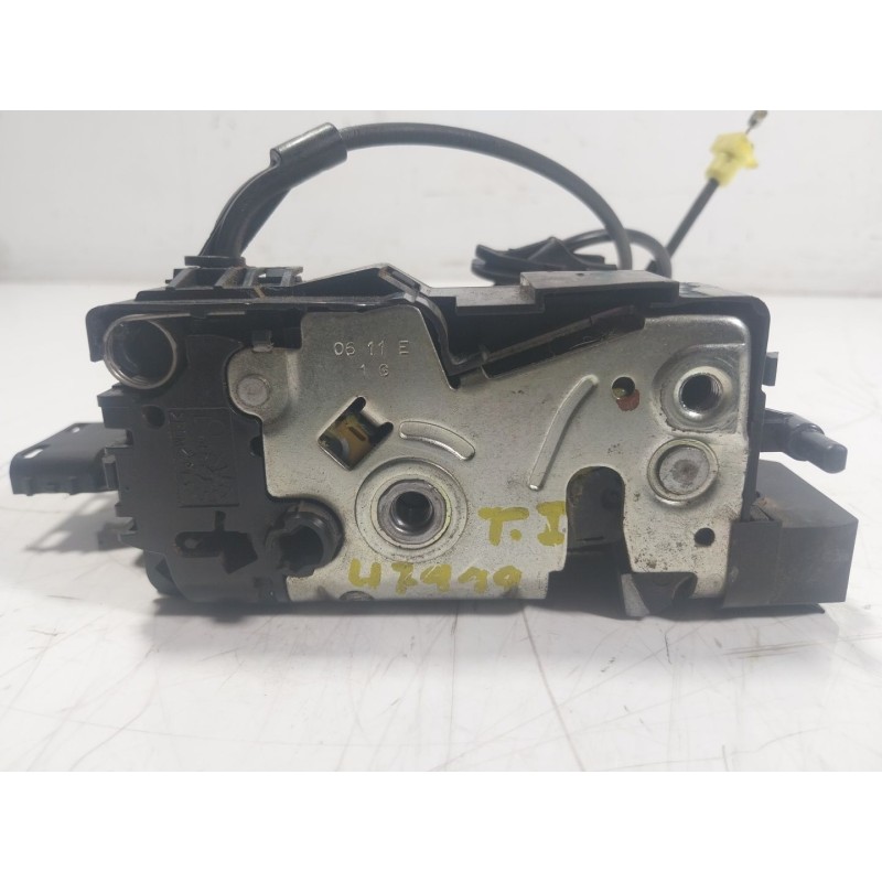 Recambio de cerradura puerta trasera izquierda para peugeot 3008 monospace (0u_) 1.6 hdi referencia OEM IAM  24090816 