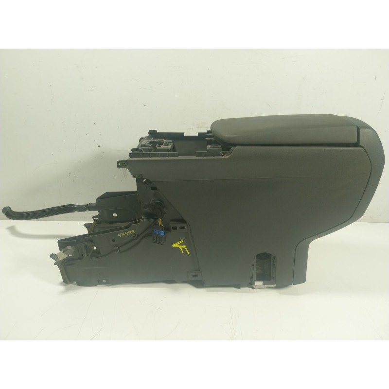 Recambio de apoyabrazos central para peugeot 3008 monospace (0u_) 1.6 hdi referencia OEM IAM   