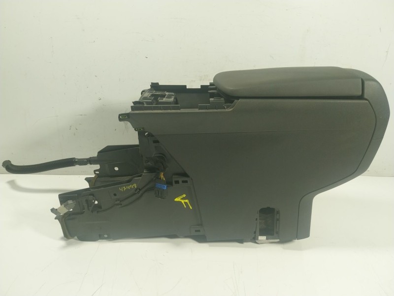 Recambio de apoyabrazos central para peugeot 3008 monospace (0u_) 1.6 hdi referencia OEM IAM   