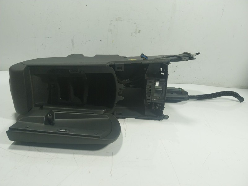 Recambio de apoyabrazos central para peugeot 3008 monospace (0u_) 1.6 hdi referencia OEM IAM   