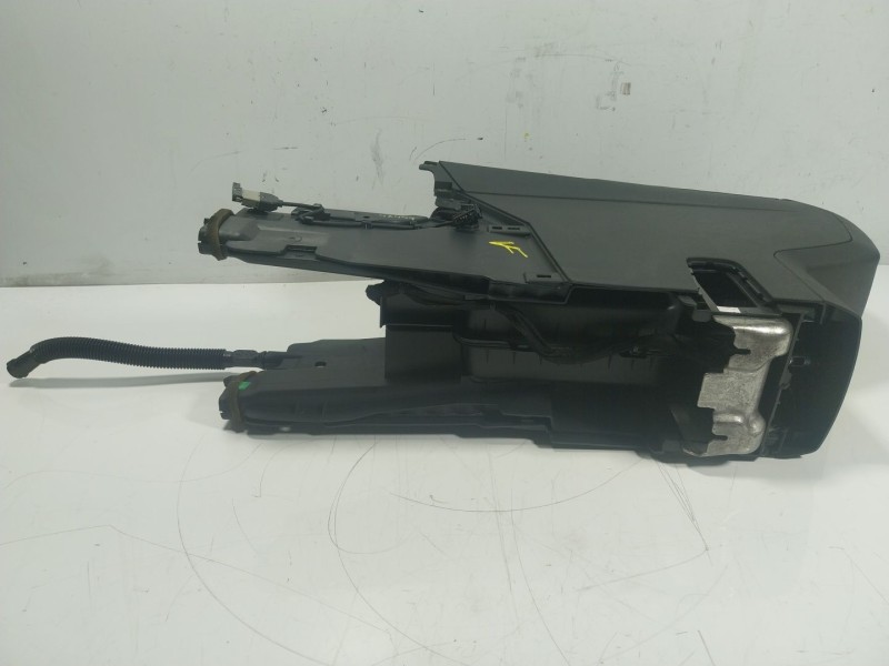 Recambio de apoyabrazos central para peugeot 3008 monospace (0u_) 1.6 hdi referencia OEM IAM   