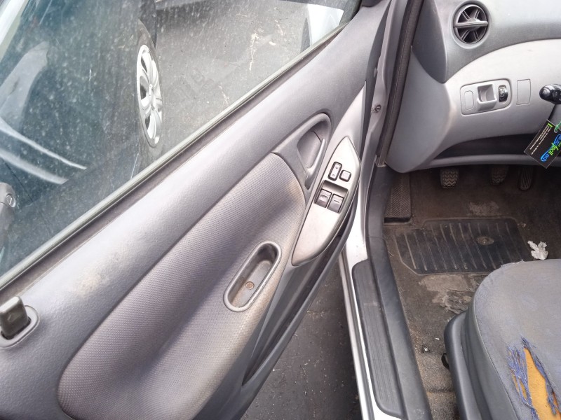 toyota yaris (_p1_) del año 2001