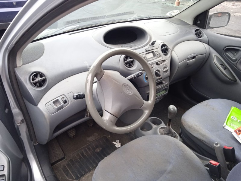 toyota yaris (_p1_) del año 2001