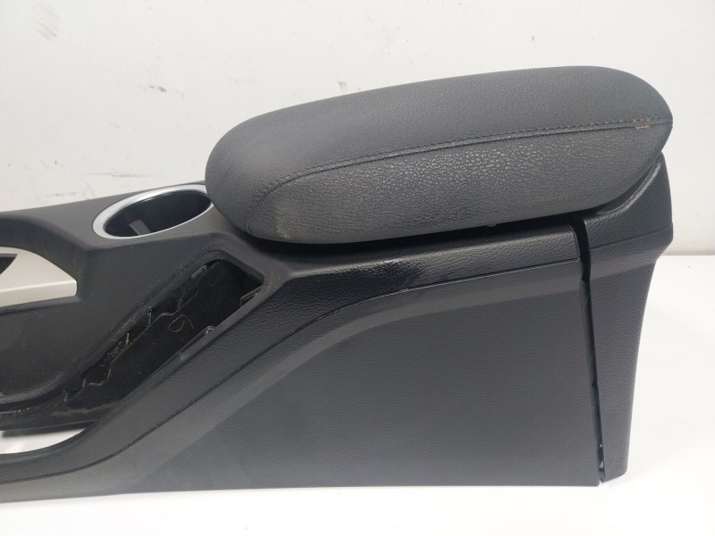 Recambio de apoyabrazos central para bmw x1 (e84) 2.0 16v turbodiesel referencia OEM IAM   