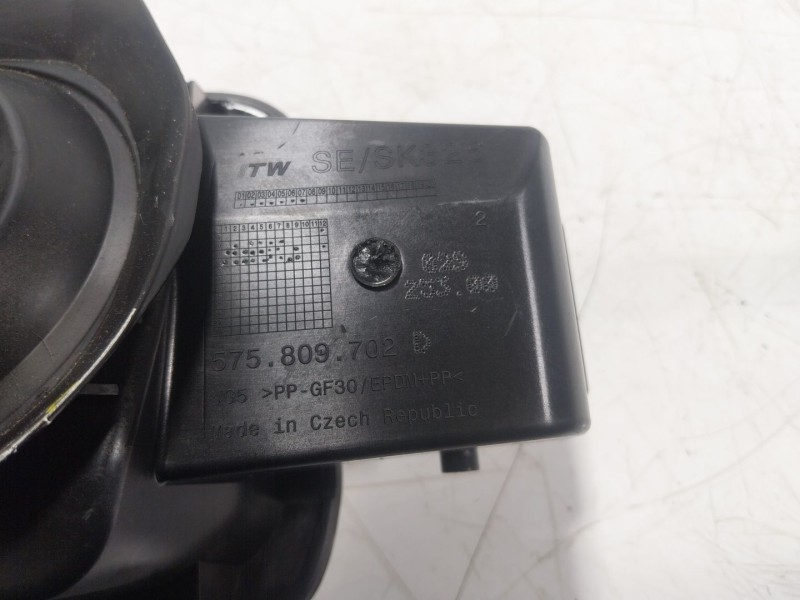 Recambio de tapa combustible para seat ateca (kh7) 1.5 16v tsi act referencia OEM IAM  575809702D 