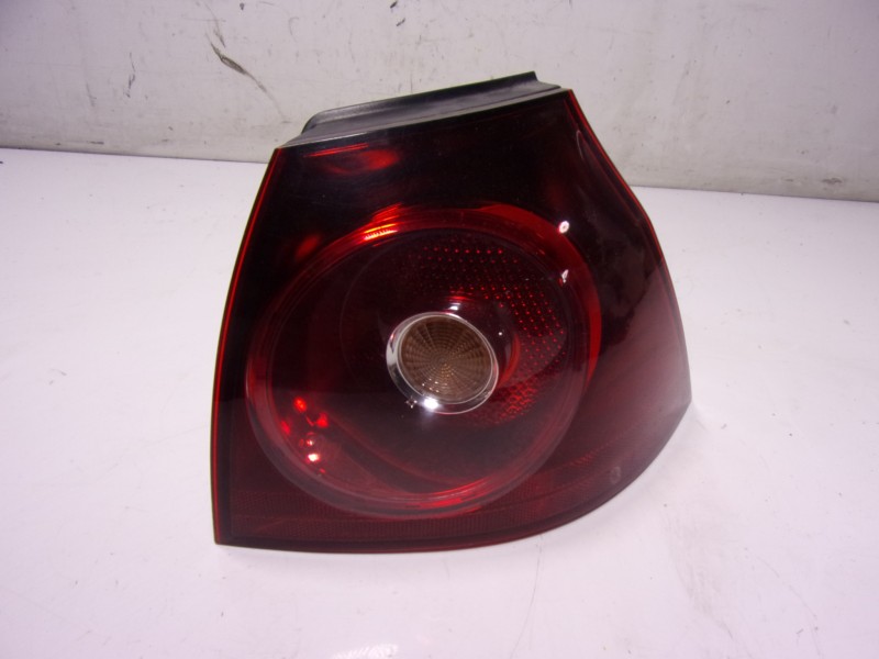 Recambio de piloto trasero derecho para volkswagen golf v berlina (1k1) r32 referencia OEM IAM 1K6945096T  