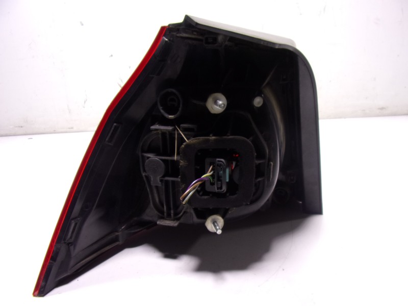 Recambio de piloto trasero derecho para volkswagen golf v berlina (1k1) r32 referencia OEM IAM 1K6945096T  