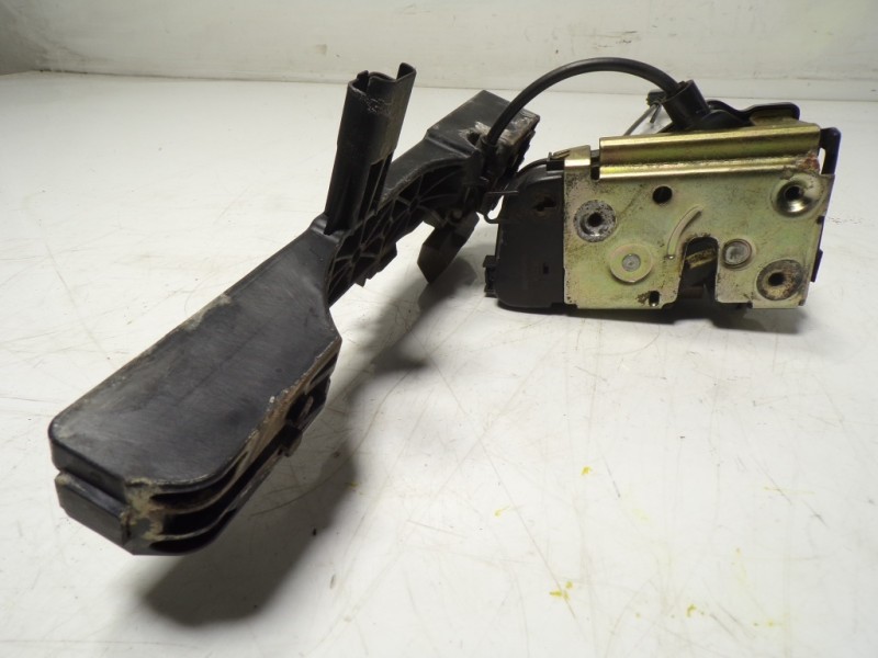 Recambio de cerradura puerta trasera derecha para renault laguna ii (bg0) 1.9 dci diesel referencia OEM IAM   