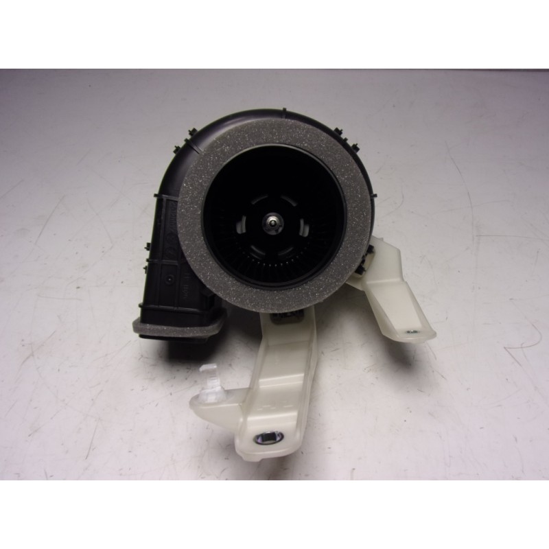 Recambio de motor calefaccion para toyota yaris 1.5 vvti hev referencia OEM IAM G9230K0021 G9230K0021 