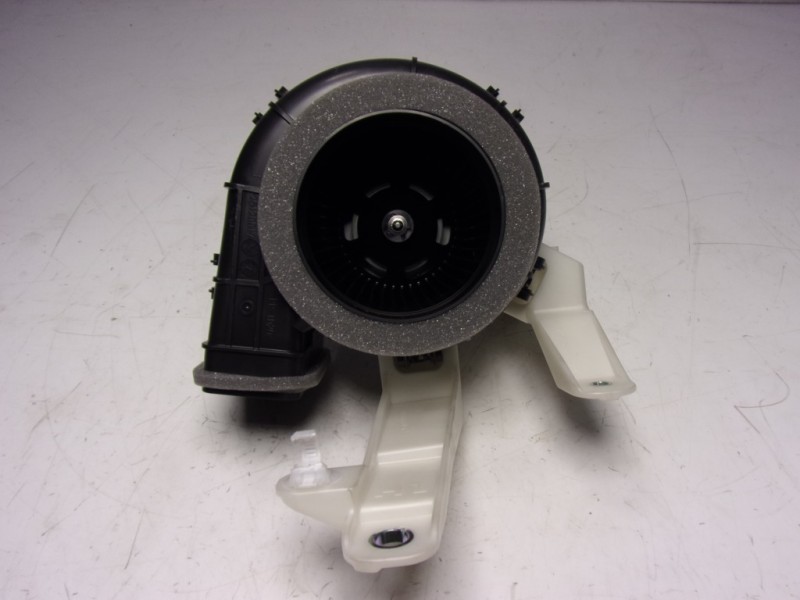 Recambio de motor calefaccion para toyota yaris 1.5 vvti hev referencia OEM IAM G9230K0021 G9230K0021 