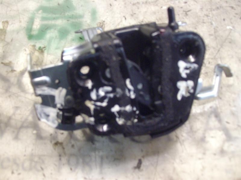 Recambio de cerradura puerta trasera derecha para kia carens (un) 2.0 crdi referencia OEM IAM   