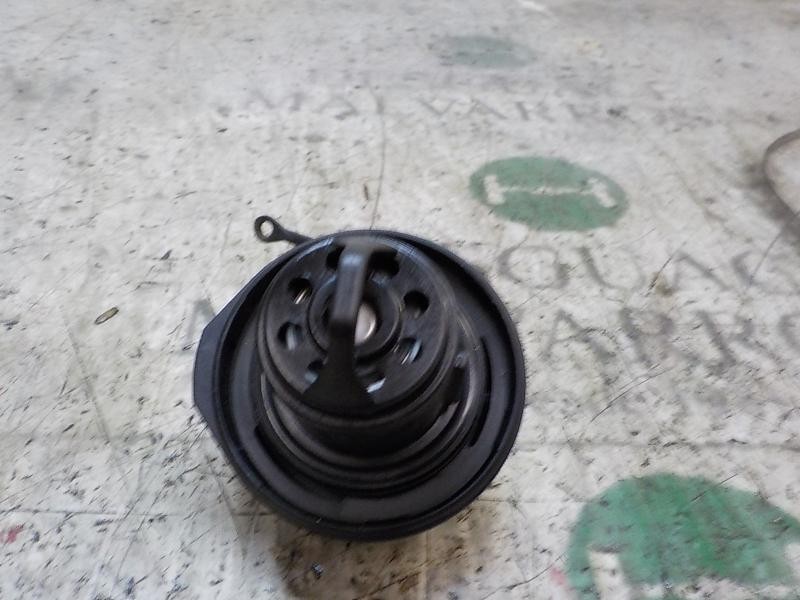 Recambio de tapon combustible para fiat doblo cargo 1.3 16v jtd cat referencia OEM IAM 46785426  