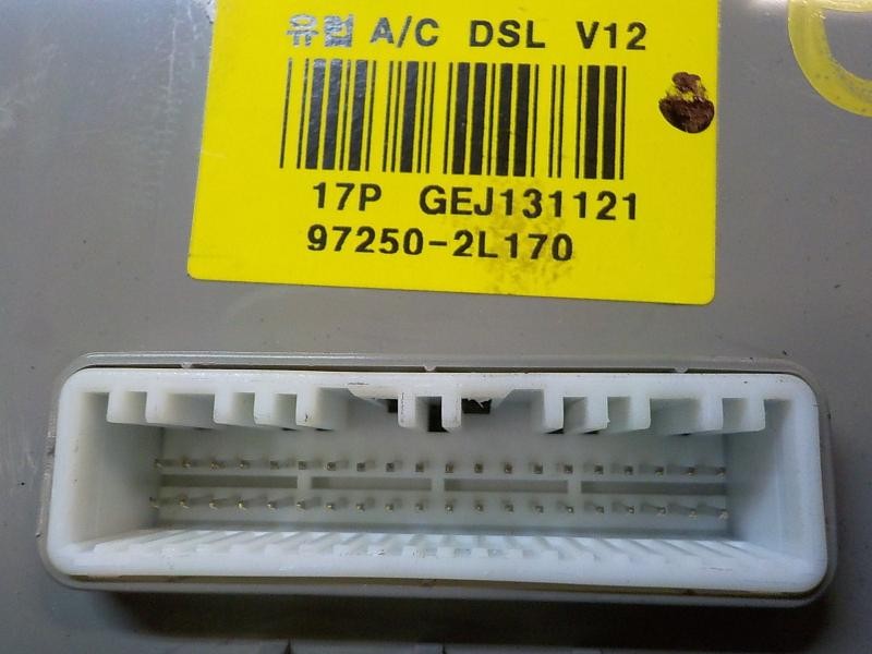 Recambio de mando climatizador para hyundai i30cw classic referencia OEM IAM 972502L1704X 972502L170 