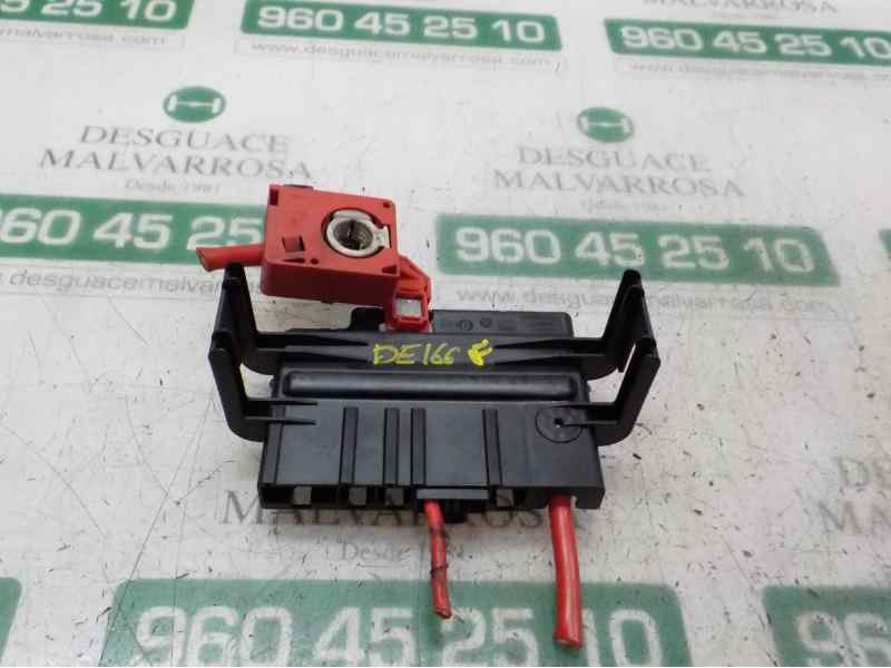 Recambio de caja reles / fusibles para bmw serie 3 berlina (e90) 2.0 16v diesel referencia OEM IAM 61146971370  