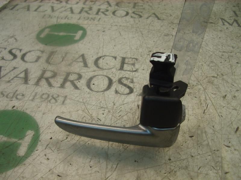 Recambio de maneta interior delantera derecha para mazda 2 berlina (dy) 1.4 crtd active referencia OEM IAM   