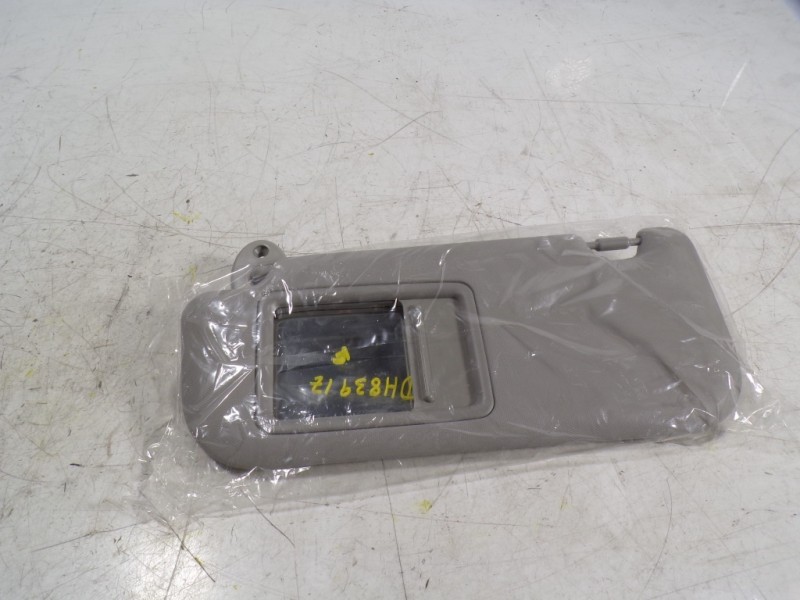 Recambio de parasol izquierdo para toyota rav4 hybrid 4x2 advance referencia OEM IAM 7432042661B0  