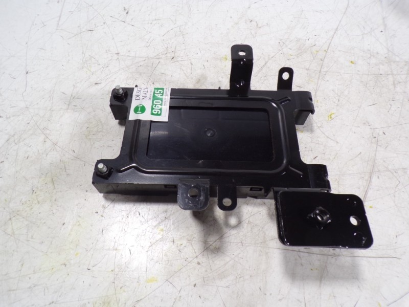 Recambio de modulo electronico para land rover discovery 4 tdv6 se referencia OEM IAM XVJ500230 8H2210F845AA 