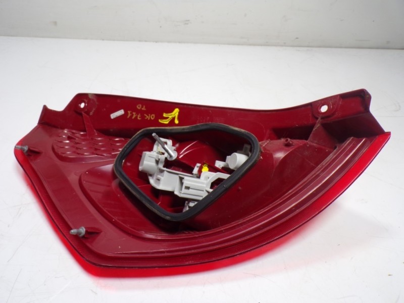 Recambio de piloto trasero derecho para ford fiesta (cb1) 1.25 16v cat referencia OEM IAM  8A6113404A 