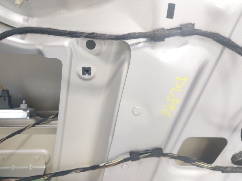 Recambio de porton trasero para audi a1 sportback (8xf) 1.6 tdi referencia OEM IAM 8X4827023B  