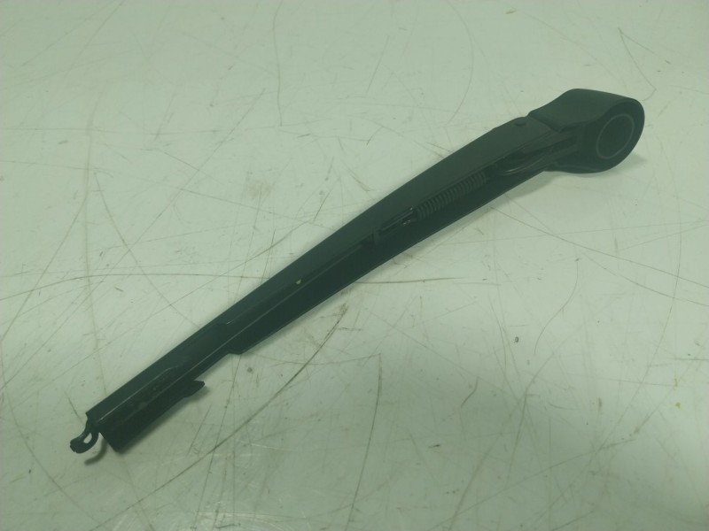 Recambio de brazo limpia trasero para mercedes-benz clase gla (w156) 1.6 cat referencia OEM IAM A1568200044  