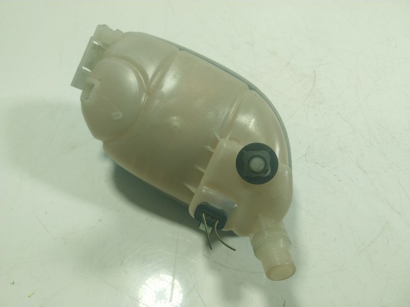 Recambio de deposito expansion para mercedes-benz clase gla (w156) 1.6 cat referencia OEM IAM A2465000049  