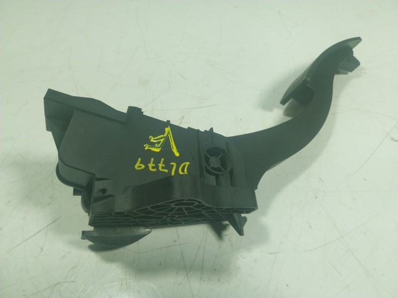 Recambio de potenciometro pedal para mercedes-benz clase gla (w156) 1.6 cat referencia OEM IAM A2463001404 A2463001404 
