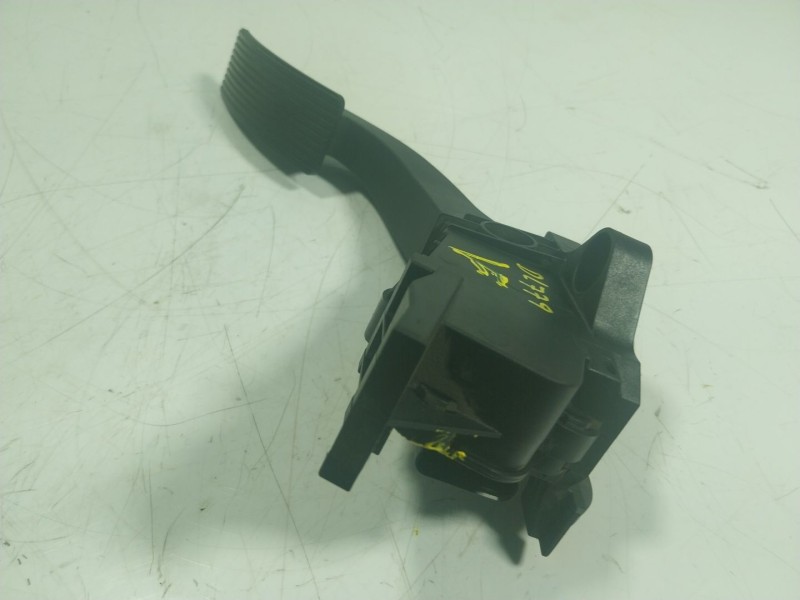 Recambio de potenciometro pedal para mercedes-benz clase gla (w156) 1.6 cat referencia OEM IAM A2463001404 A2463001404 
