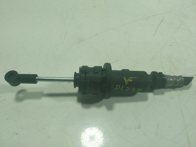 Recambio de bomba embrague para mercedes-benz clase gla (w156) 1.6 cat referencia OEM IAM A2462900112 A2462900112 