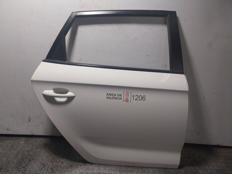 Recambio de puerta trasera derecha para kia carens iv 1.7 crdi referencia OEM IAM   