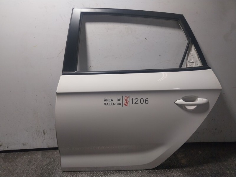 Recambio de puerta trasera izquierda para kia carens iv 1.7 crdi referencia OEM IAM   
