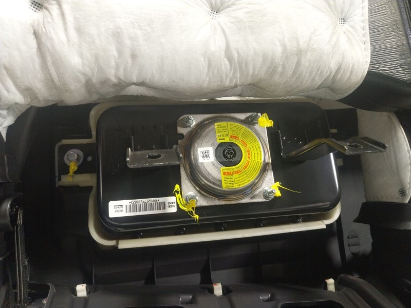 Recambio de salpicadero para kia carens iv 1.7 crdi referencia OEM IAM  84530A4000 