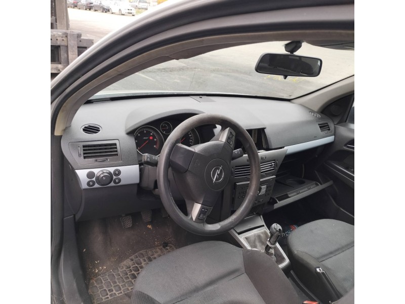 opel astra h berlina del año 2004