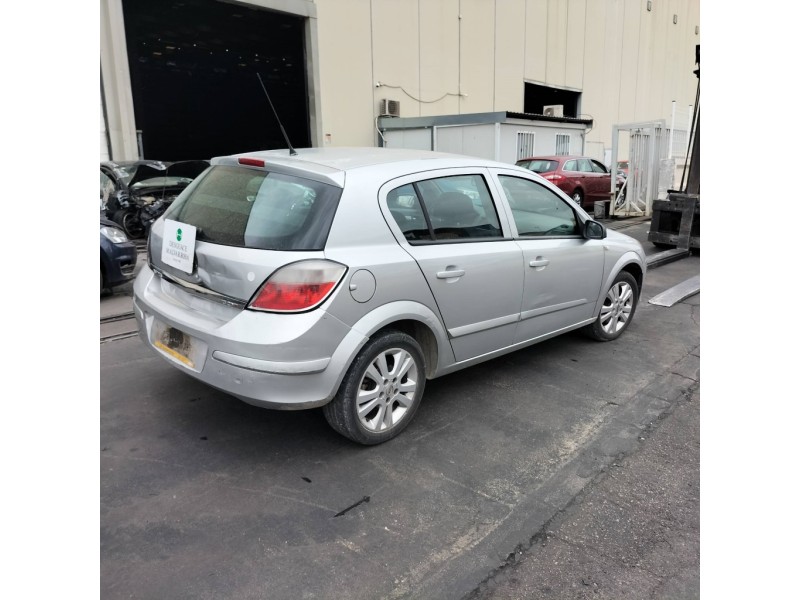 opel astra h berlina del año 2004