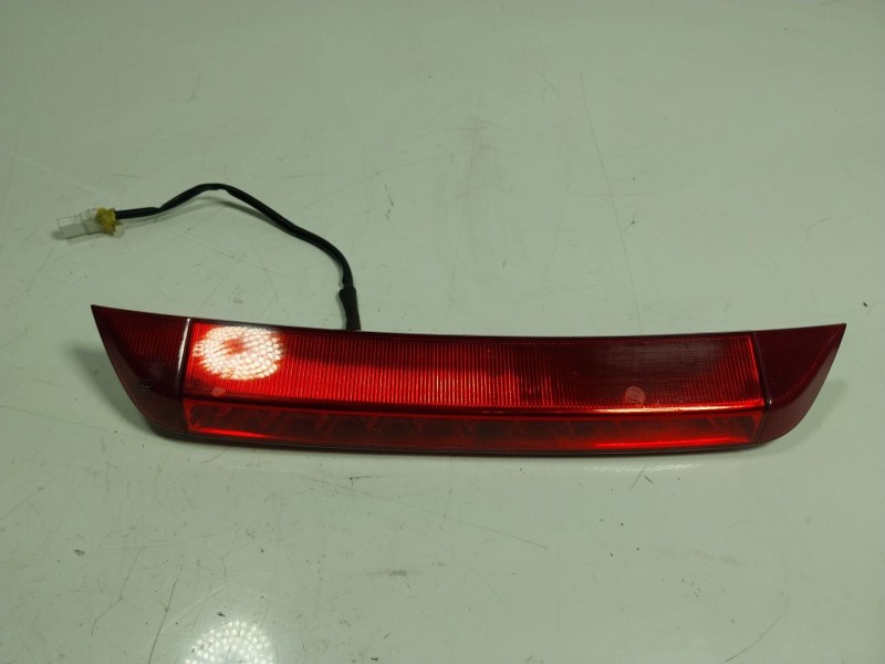 Recambio de piloto trasero central para kia carens iv 1.7 crdi referencia OEM IAM   