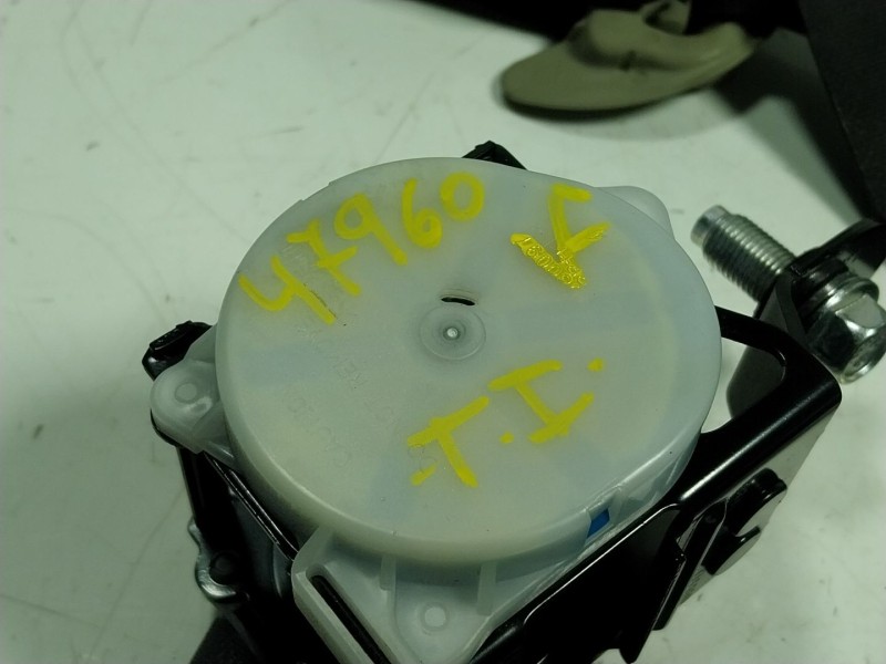 Recambio de cinturon seguridad trasero izquierdo para kia carens iv 1.7 crdi referencia OEM IAM  89810A4000 