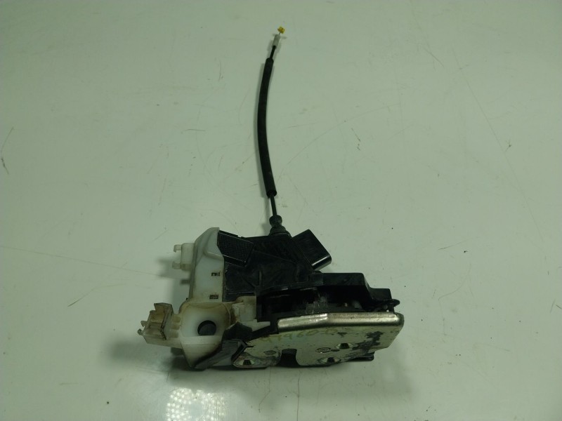 Recambio de cerradura puerta delantera derecha para kia carens iv 1.7 crdi referencia OEM IAM  81320A4010 